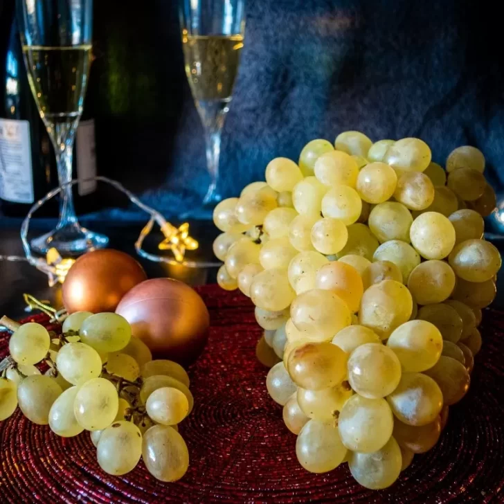 Tradición de las 12 uvas: por qué se comen en Año Nuevo y cómo incorporarlas al clericó