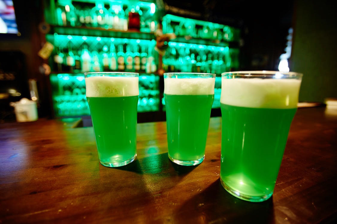 ¿Cómo conseguir descuentos en cervezas en el Día de San Patricio?