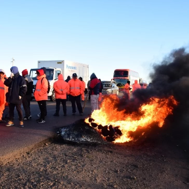 Trabajadores de CPC cortan Ruta 12 por tercer día consecutivo Trabajadores de CPC cortan Ruta 12 por tercer día consecutivo
