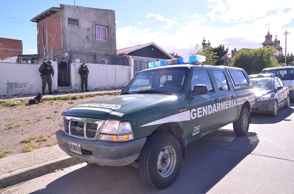 En allanamiento por mercadería ilegal encontraron droga