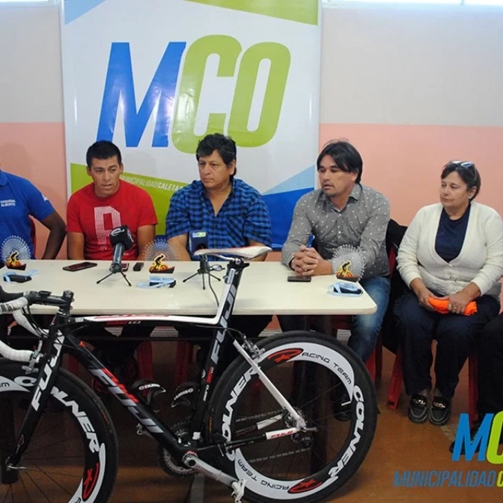 Los ciclistas corren la  carrera “Antonio Straub”