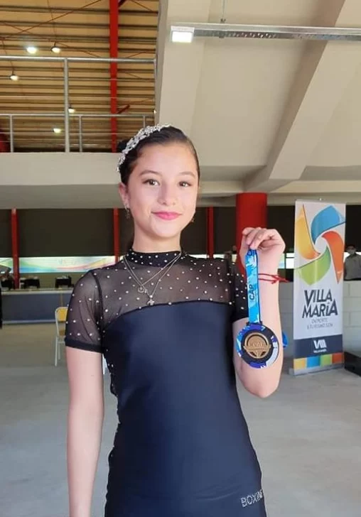 ¡Orgullo Santacruceño! La patinadora Aitana Españón quedó primera en sus dos categorías del Open Nacional de Clubes