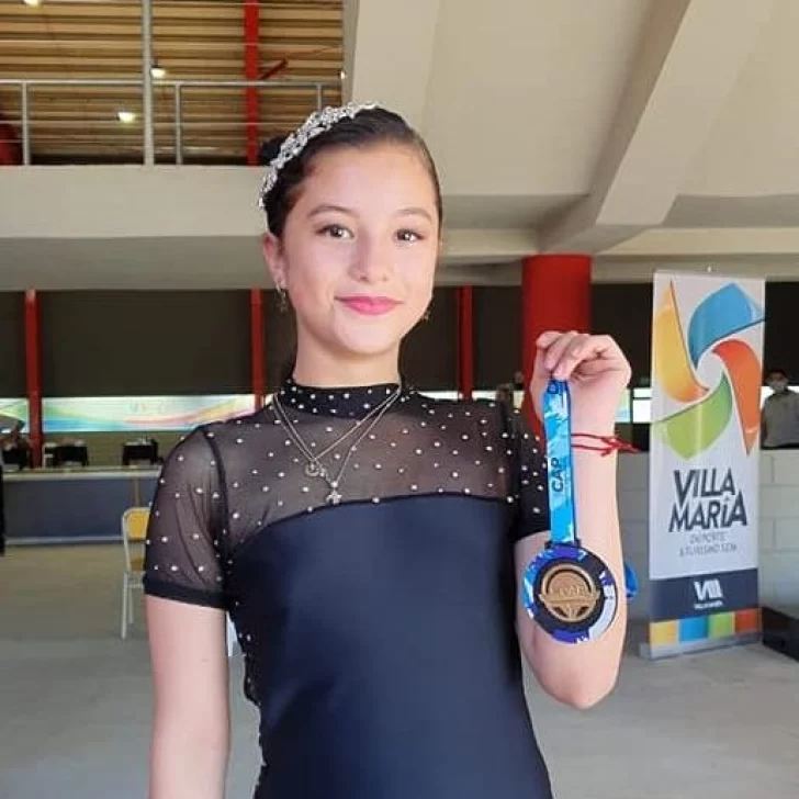 ¡Orgullo Santacruceño! La patinadora Aitana Españón quedó primera en sus dos categorías del Open Nacional de Clubes