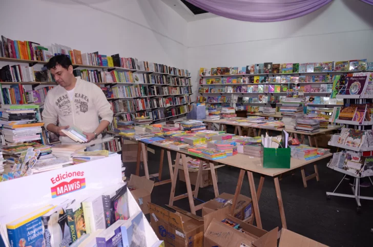 Arranca la Feria del Libro con eje en escritores de Santa Cruz