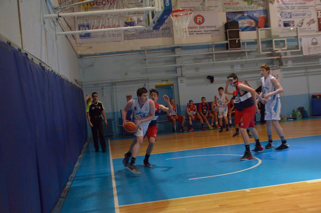 De visitantes y de locales