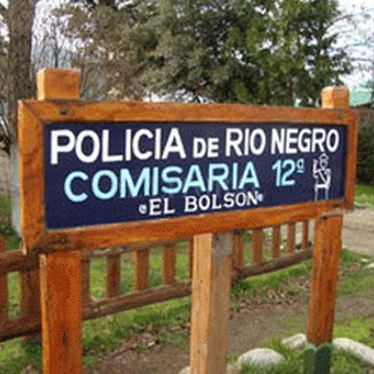 Aislaron a una comisaría completa por un policía que visitó a su papá con Coronavirus Aislaron a una comisaría completa por un policía que visitó a su papá con Coronavirus