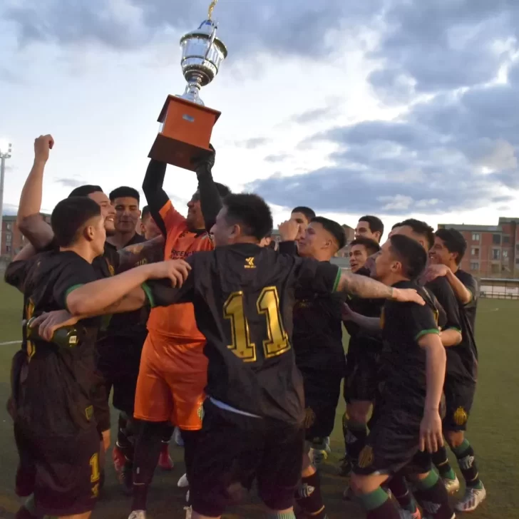 Boxing goleó 4 a 0 a Junín y se coronó campeón de la Copa Juan González Boxing goleó 4 a 0 a Junín y se coronó campeón de la Copa Juan González