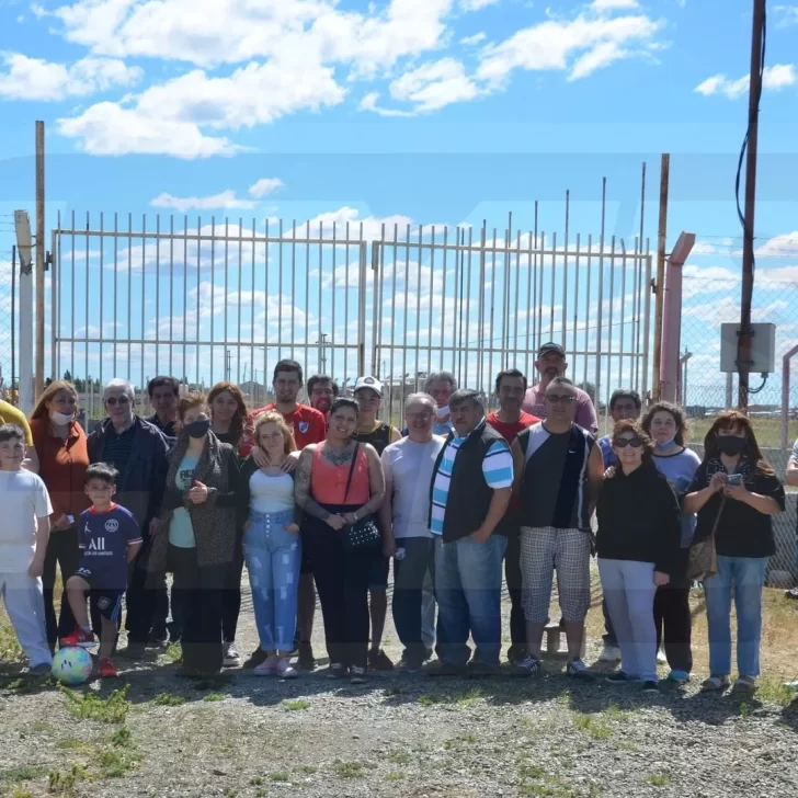 Homenaje para “Flecha” Vera que ya descansa en la cancha de Independiente que lleva su nombre Homenaje para “Flecha” Vera que ya descansa en la cancha de Independiente que lleva su nombre