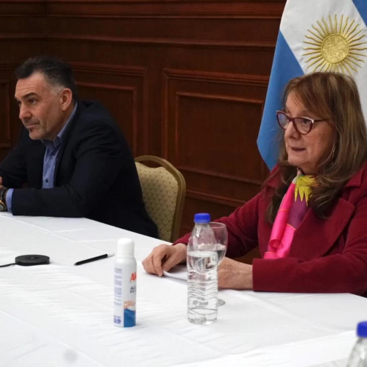 Alicia Kirchner y Mariano Arcioni coordinaron protocolos comunes para controlar el COVID-19 Alicia Kirchner y Mariano Arcioni coordinaron protocolos comunes para controlar el COVID-19