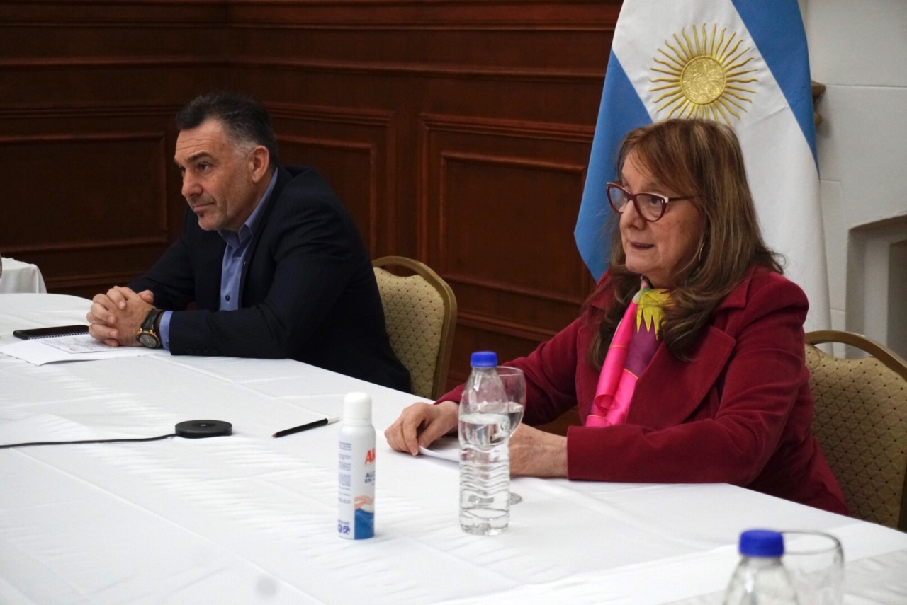 Alicia Kirchner y Mariano Arcioni coordinaron protocolos comunes para controlar el COVID-19 Alicia Kirchner y Mariano Arcioni coordinaron protocolos comunes para controlar el COVID-19