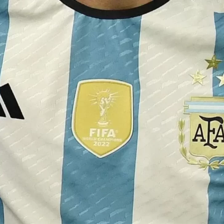 El lunes se lanzará la camiseta de la Selección campeona con las 3 estrellas: cuánto saldrá y dónde conseguirla El lunes se lanzará la camiseta de la Selección campeona con las 3 estrellas: cuánto saldrá y dónde conseguirla