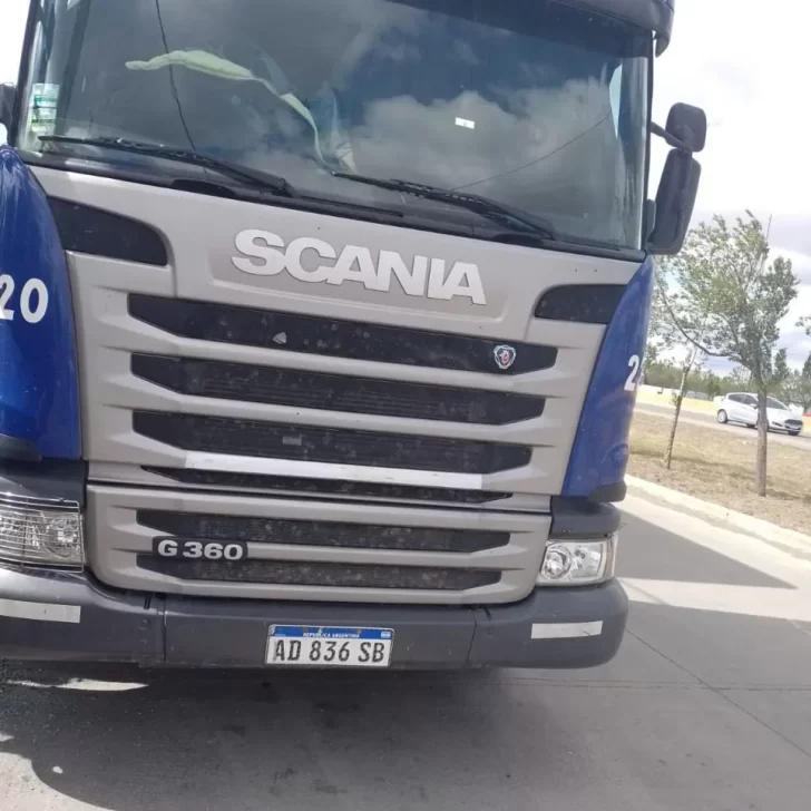 Encontraron a un transportista muerto dentro de su camión