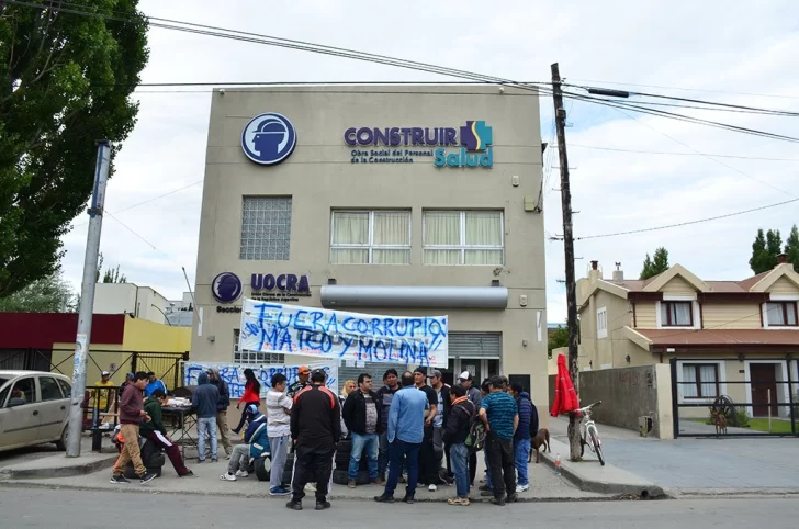 Desocupados fueron desalojados violentamente de la UOCRA
