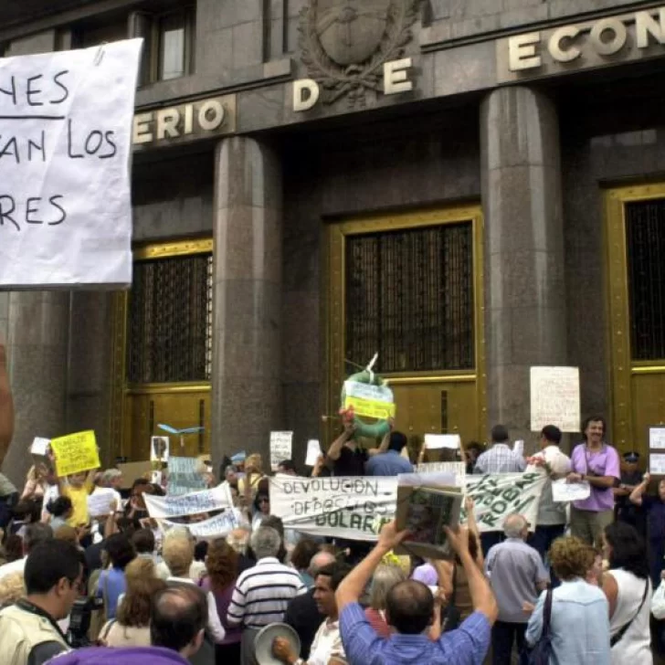 ¿Qué fue y por qué se produjo el corralito en Argentina hace 16 años?