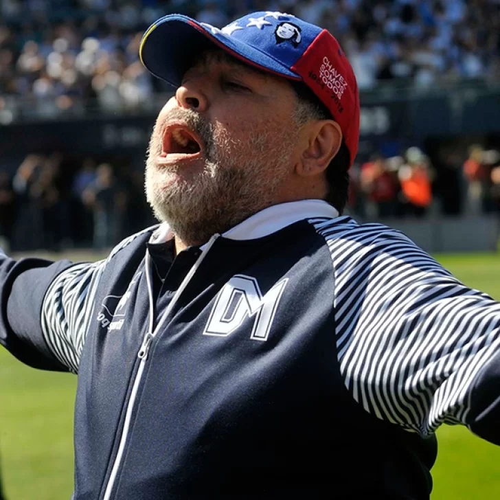 Maradona: “Los que ganaron mucha ‘guita’ deberían ayudar a los pibes del ascenso”