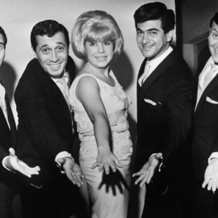 Los 5 latinos: cancionero y emoción para recordar su debut Los 5 latinos: cancionero y emoción para recordar su debut