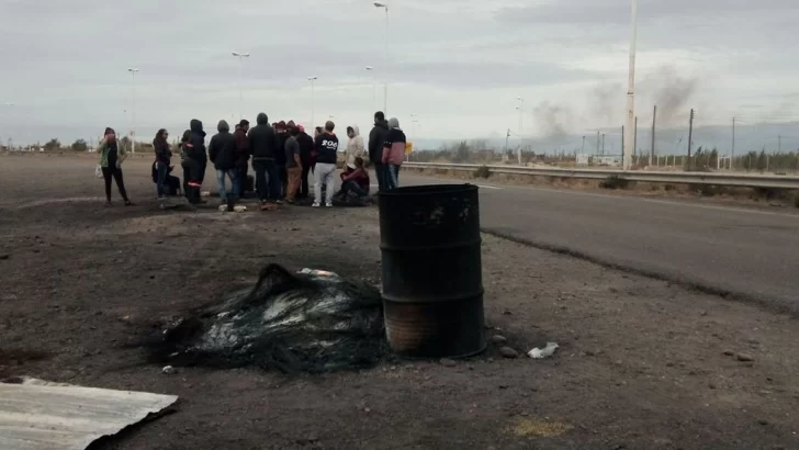 Desocupados cortaron ruta N° 43 en reclamo de fuentes laborales