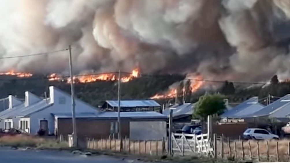 VIDEO. Incendios en Chubut: habitantes de El Hoyo están rodeados por el fuego VIDEO. Incendios en Chubut: habitantes de El Hoyo están rodeados por el fuego