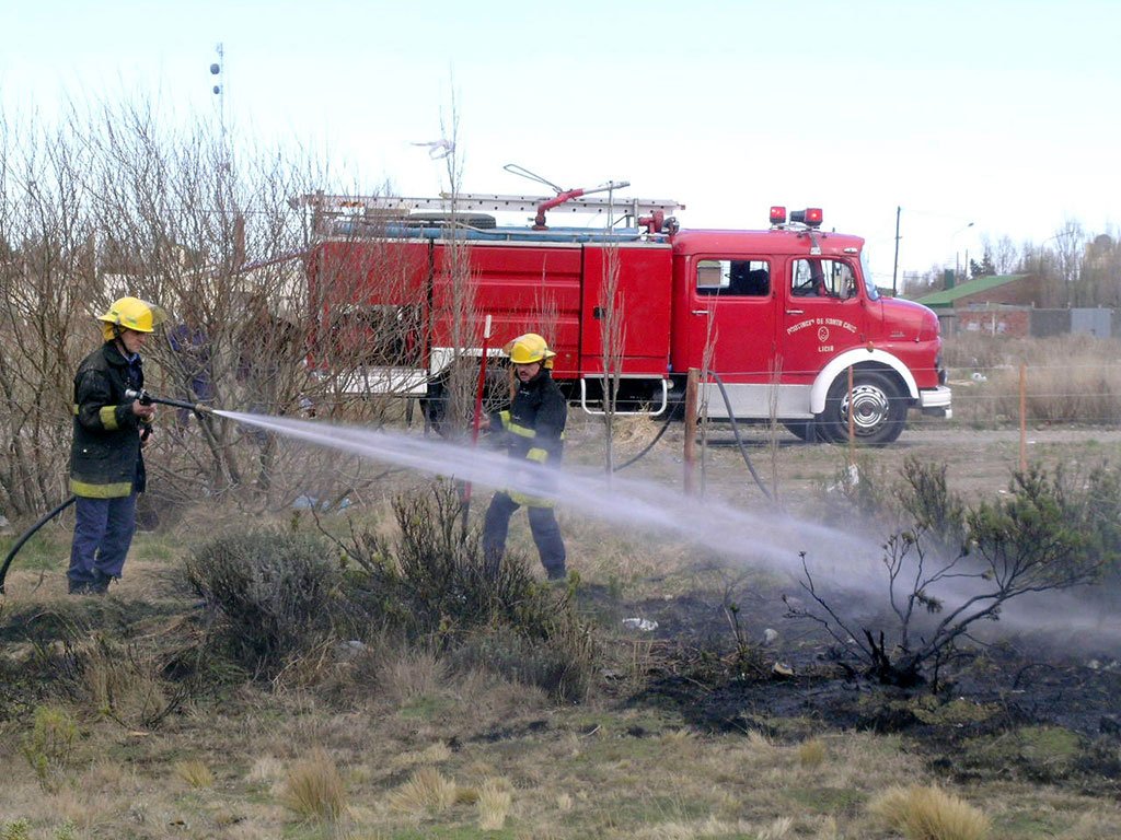 Bomberos debió sofocar un nuevo incendio en pastizales