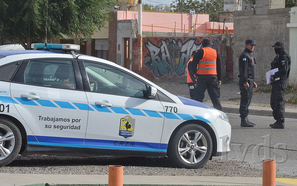 Intentó robar en un auto y  fue detenido por un vecino