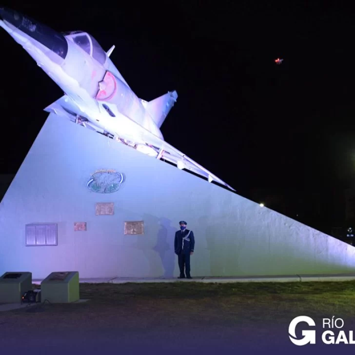 El avión de Malvinas exhibido en la costanera de Río Gallegos fue restaurado por el Municipio El avión de Malvinas exhibido en la costanera de Río Gallegos fue restaurado por el Municipio