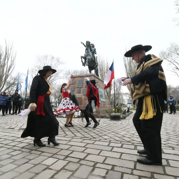 Con música y baile, se realizó un acto por las Fiestas Patrias chilenas en Río Gallegos