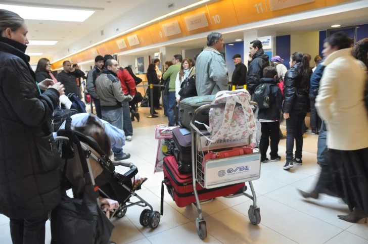 Más de 70 mil pasajeros afectados por la cancelación de vuelos