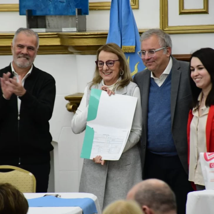 Alicia Kirchner firmó convenios para implementar programas de fortalecimiento de las infancias