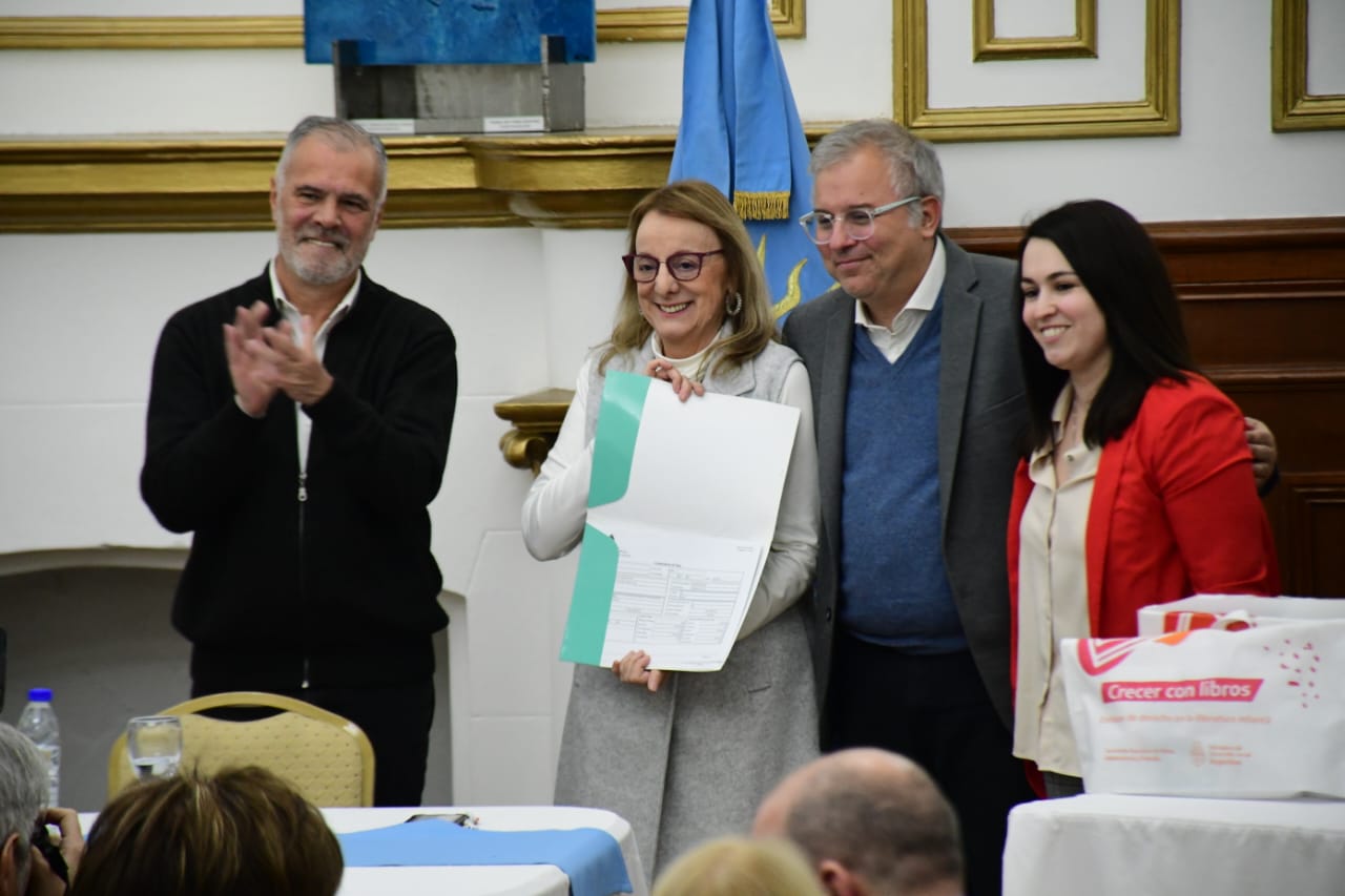 Alicia Kirchner firmó convenios para implementar programas de fortalecimiento de las infancias