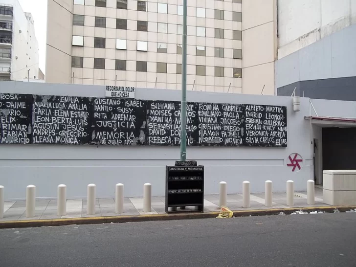La DAIA criticó a Menem por los atentados y los indultos a militares de la dictadura