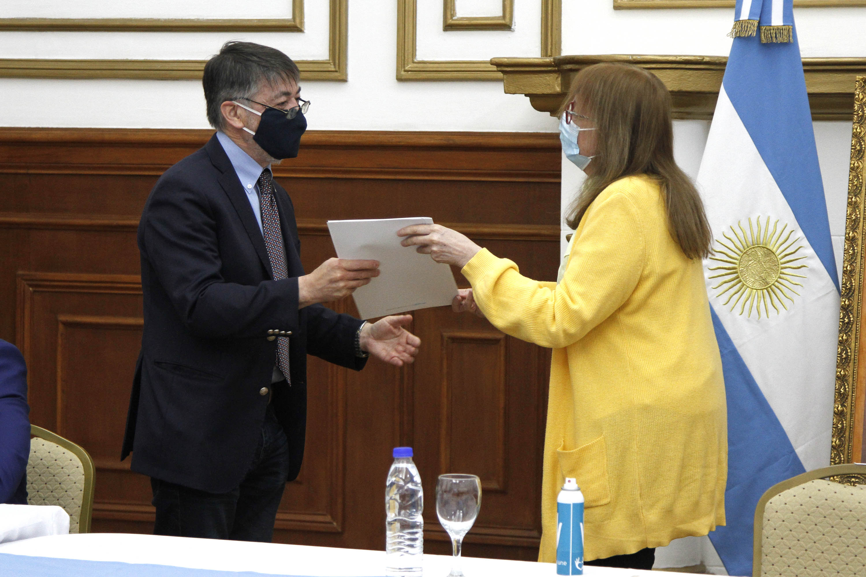 El Gobierno de Santa Cruz aprobó el Trayecto Formativo para estudiantes de la Licenciatura en Enfermería El Gobierno de Santa Cruz aprobó el Trayecto Formativo para estudiantes de la Licenciatura en Enfermería