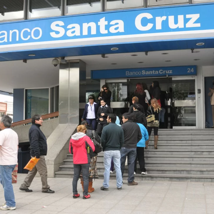 Gobierno de Santa Cruz anunció la fecha de pago de los sueldos de junio con aumento para un sector de los empleados públicos