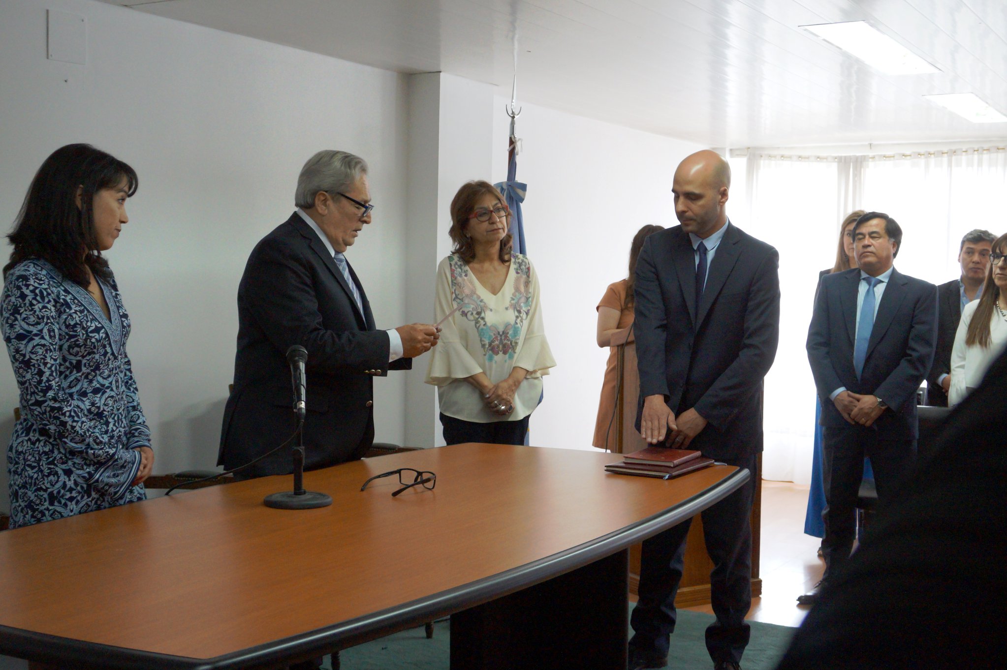  Daniel Mariani le tomó juramento a Fernando Basanta en 2022 como vocal del TSJ de Santa Cruz.