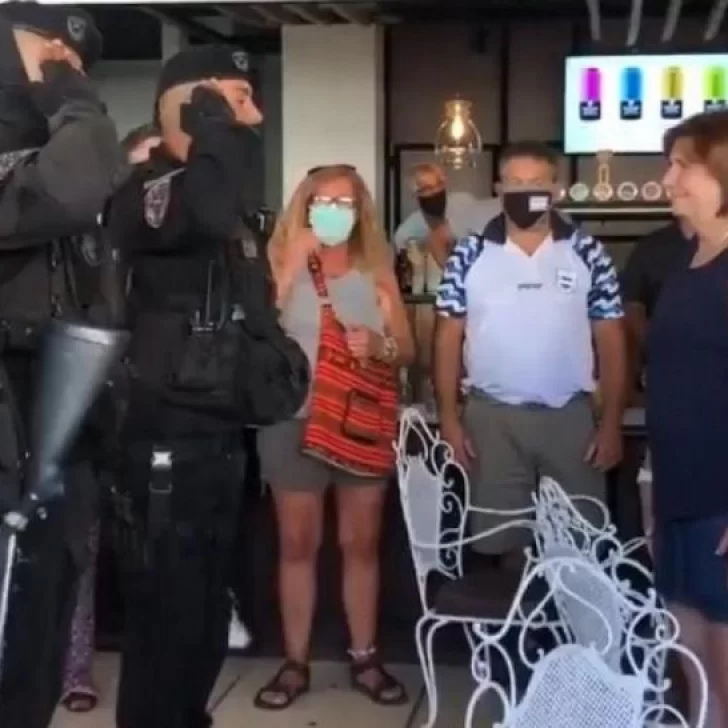 Video. Polémica: un grupo de policías le hizo la venia a Patricia Bullrich