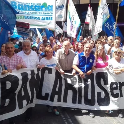 Bancarios acuerdan aumento salarial en línea con la inflación y el básico supera $1.850.000