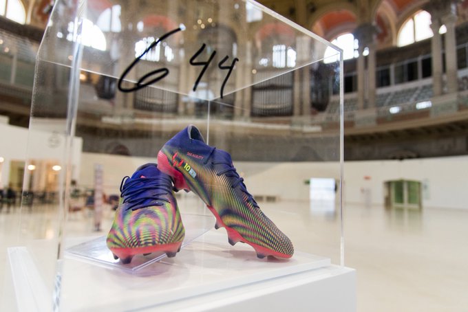 Messi donó los botines con los que convirtió 644 goles al Museo de Arte de Cataluña