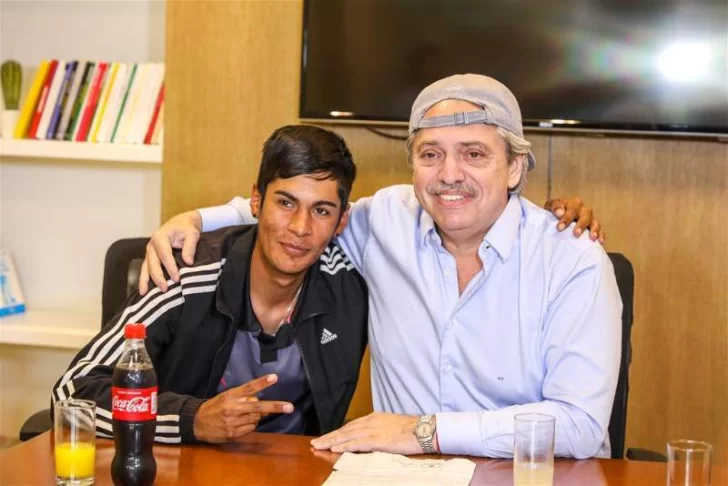 Alberto Fernández recibió a Brian, el presidente de mesa discriminado por usar gorrita