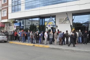 Gobierno de Santa Cruz dejó de reintegrar el Impuesto a las Ganancias a los jubilados y trabajadores