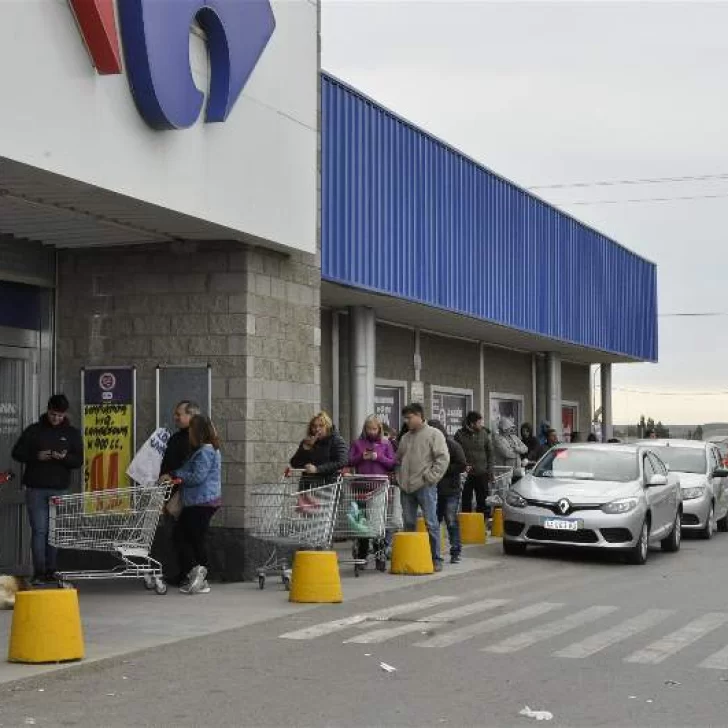 Cavalieri y Carrefour acordaron el pago de un bono de 5.000 pesos para todos los empleados Cavalieri y Carrefour acordaron el pago de un bono de 5.000 pesos para todos los empleados