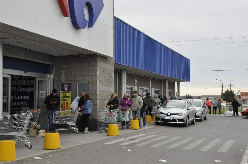 Cavalieri y Carrefour acordaron el pago de un bono de 5.000 pesos para todos los empleados Cavalieri y Carrefour acordaron el pago de un bono de 5.000 pesos para todos los empleados