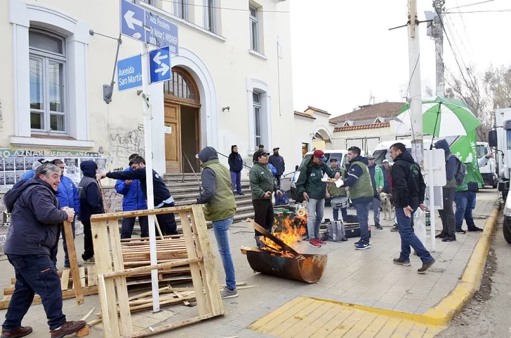 Camioneros reclamó pago de  sueldos en el Correo Argentino
