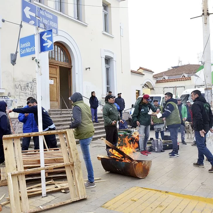 Camioneros reclamó pago de  sueldos en el Correo Argentino