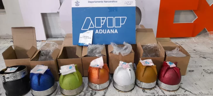 “Fondo Blanco”: Aduana descubre cocaína oculta en mates enviados a Pakistán