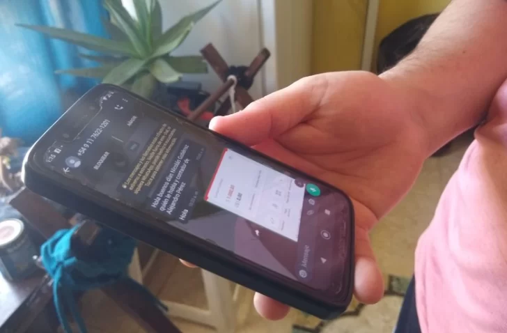 Le hackearon el WhatsApp y estafaron a la hija por 30 mil pesos: es de Caleta Olivia