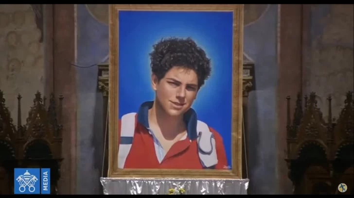 “La vida de Carlo Acutis es un modelo para los jóvenes”, expresó el cardenal Agostino Vallini