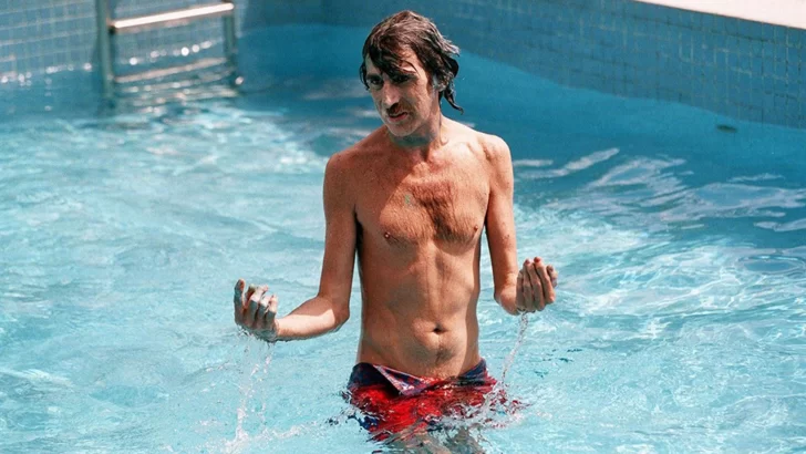 Charly-Garcia-se-tira-del-noveno-piso-1920-3-728x410