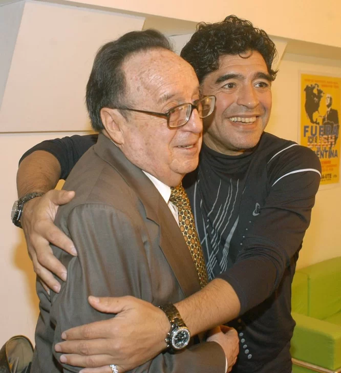 Video. El día que Diego Maradona conoció a su ídolo, Chespirito