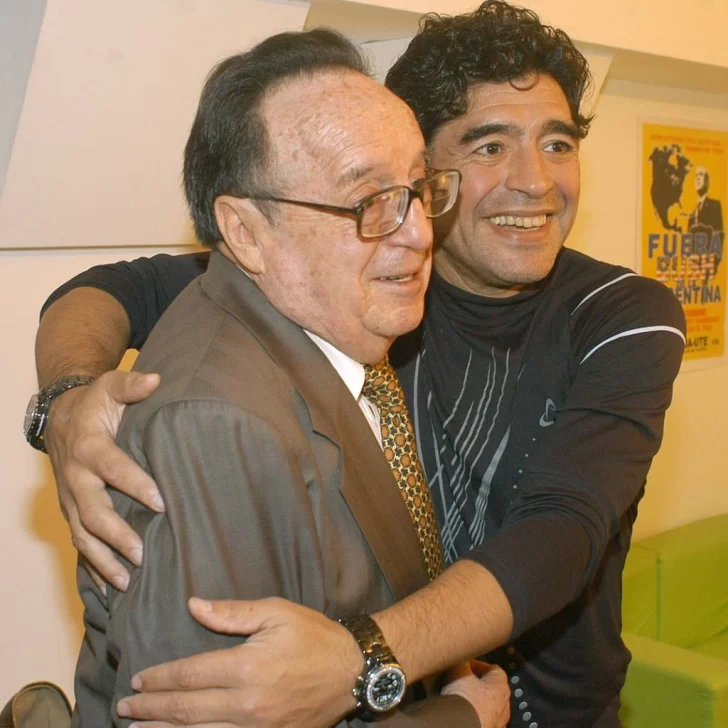 Video. El día que Diego Maradona conoció a su ídolo, Chespirito