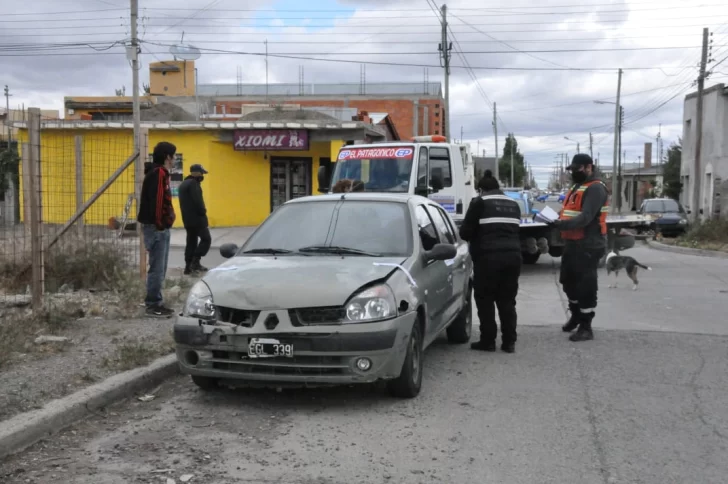 Choque en Río Gallegos: conducía alcoholizado y con un menor en el auto