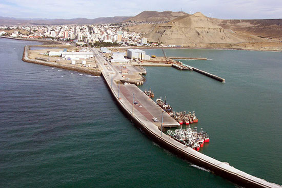 Camioneros bloquean el ingreso al puerto de Comodoro Rivadavia